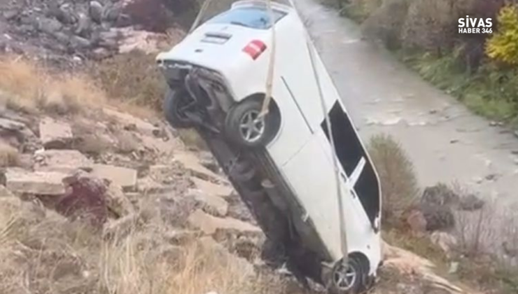 Sivas’ta Minibüs Dereye Uçtu: 3 Yaralı