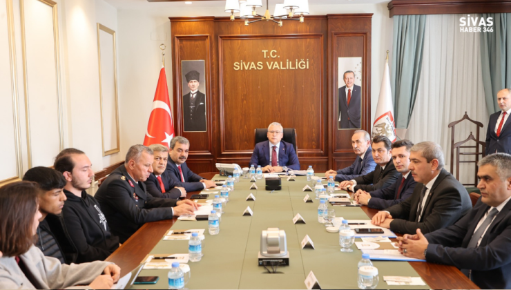 Vali Şimşek KYK Yurtlarında Kalan Öğrencileri Makamında Ağırladı
