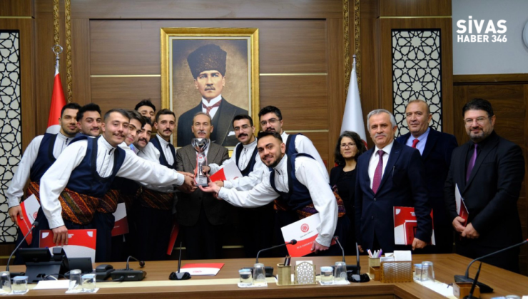Rektör Yıldız , Öğrencileri  Tebrik Etti
