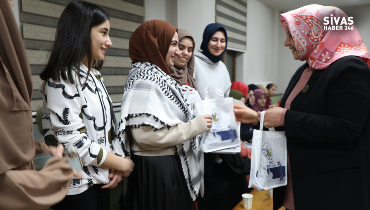 Sivas’ta Kadıburhanettin Kur’an Kursu’nda Maneviyat Gecesi Düzenlendi