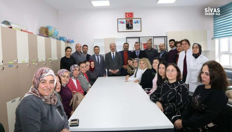 Yener, Özel İdare İlkokulu’nda Öğretmenlerle Buluştu
