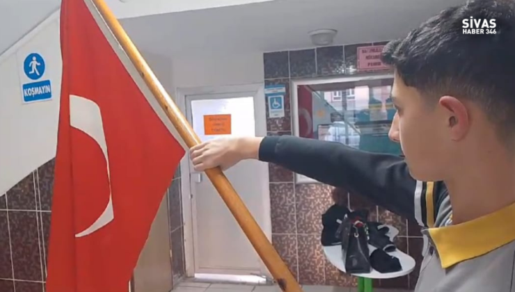 Sivas’ta Okullar Şehitlerimiz İçin Saygı Duruşu Düzenledi