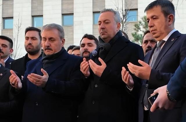 Adem Uzun Muhsin Başkanın Yanında
