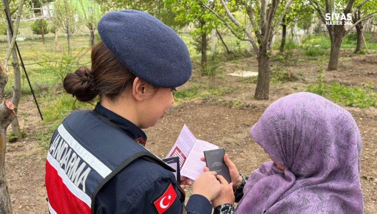 Sivas’ta Jandarma Ekipleri Köyde KADES’ı Tanıttı