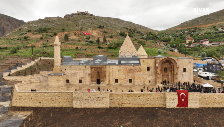 Divriği Ulu Cami Yeniden İbadete Açıldı