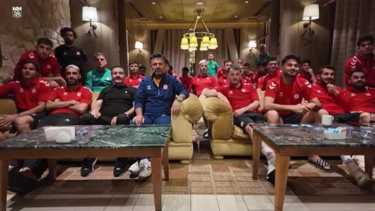Mecnun Otyakmaz Sivassporla Vedalaştı