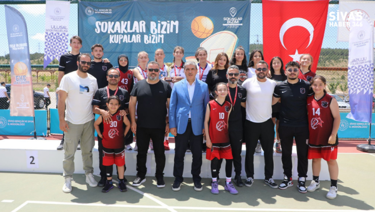 Sivas Yıldızları Basketbolda Türkiye 3.sü!