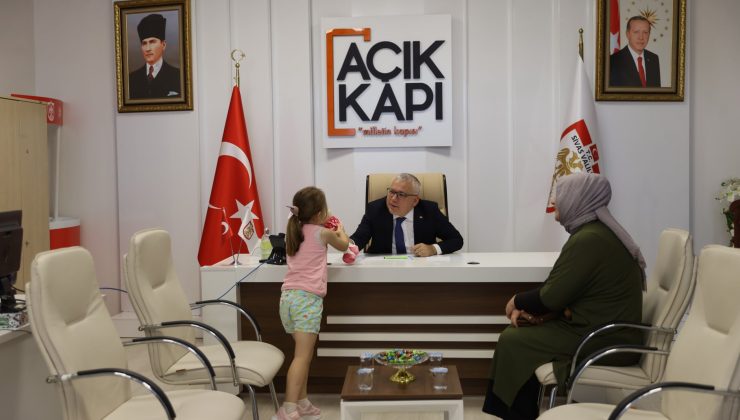 Vali Yılmaz Şimşek, Halk Günü’nde Vatandaşlarla Buluştu