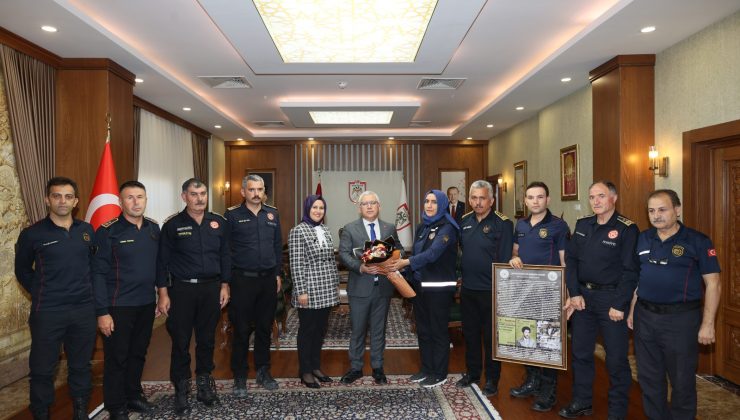 Vali Şimşek’e Anlamlı Ziyaret: Şehit İtfaiyeciye Vefa