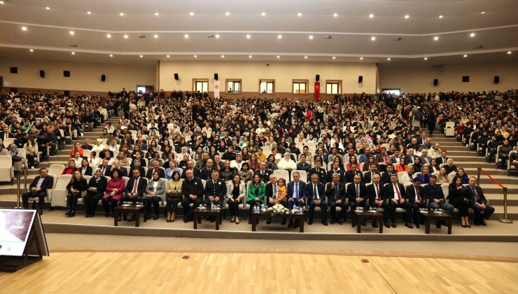 Sivas’ta “En İyi Narkotik Polisi Anne” konferansı düzenlendi