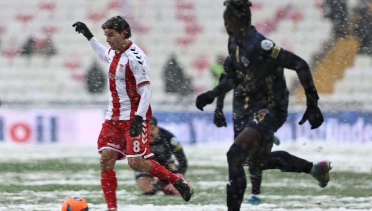 Sivasspor ve Kasımpaşa Kar Altında Golsüz Berabere