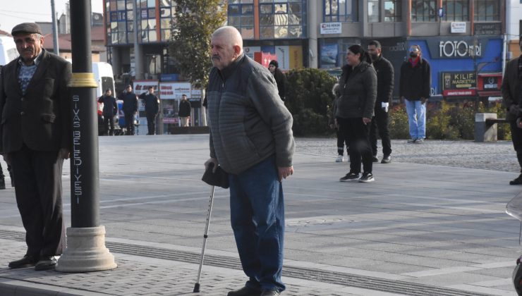 Sivas’ta saat 9’u 5 geçe hayat durdu