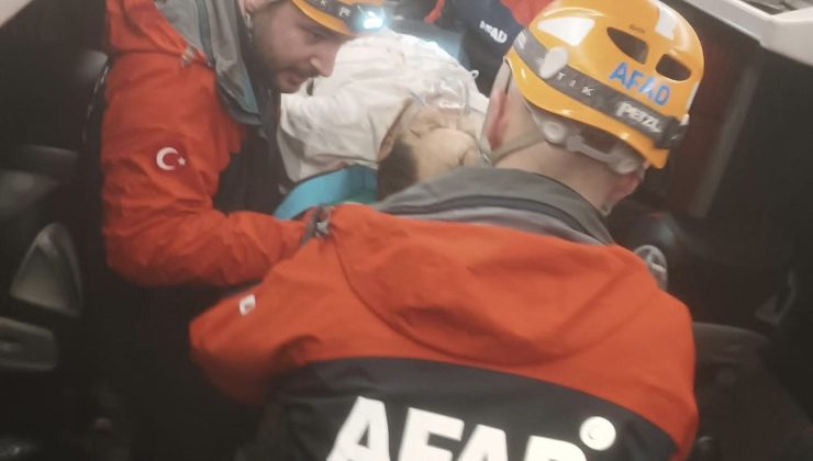Sivas’ta yolcu otobüsü, park halindeki TIR’a çarptı: 1 ölü, 13 yaralı