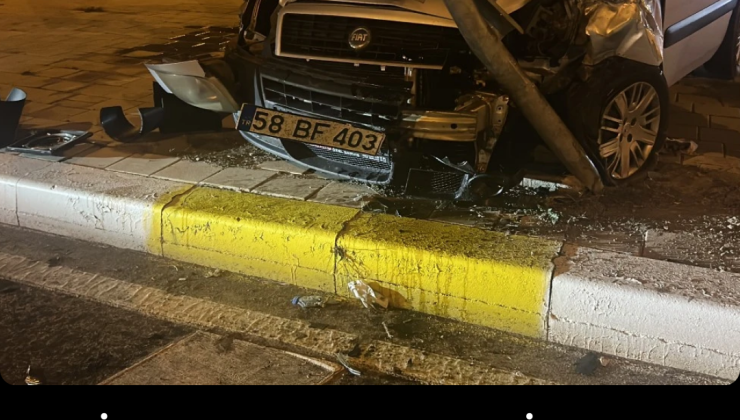 Sivas’ta Kavşakta Feci Kaza: 3 Kişi Yaralandı