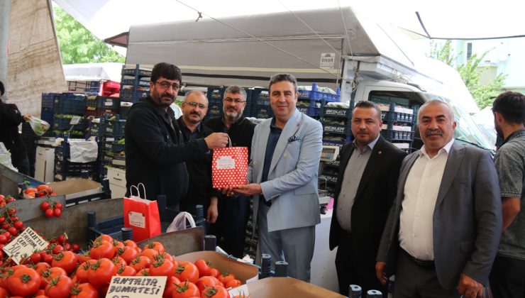Cumartesi Pazarında Esnafa Moral Ziyareti