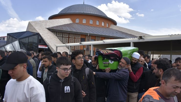 Sivas’ta Cinayet Kurbanı Kardeşler Dualarla Defnedildi