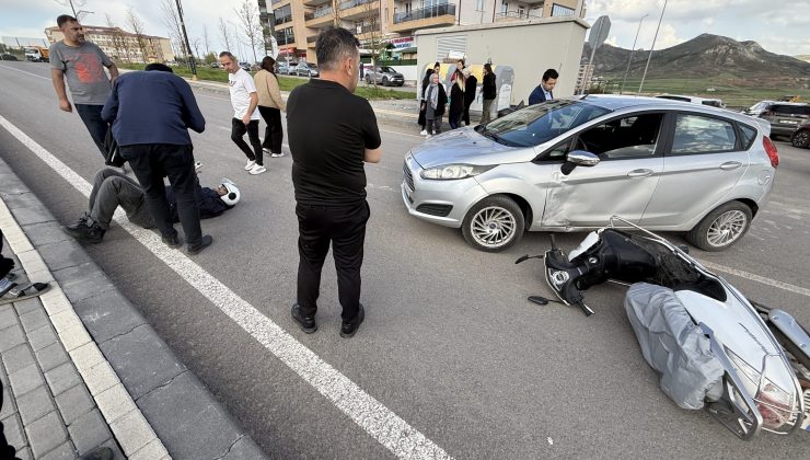 Sivas’ta Otomobille Çarpışan Motosikletli Polis Yaralandı