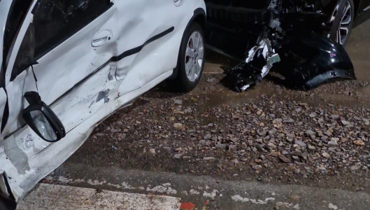Sivas’ta Trafik Kazası: İki Otomobil Çarpıştı, 1 Kişi Yaralandı