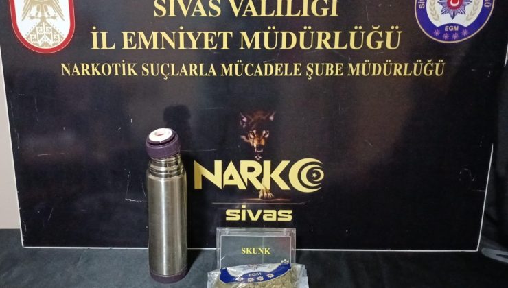 Sivas ve Şarkışla’da Narkotik Operasyonu: 1,5 Kilo Skunk Ele Geçirildi, 9 Gözaltı