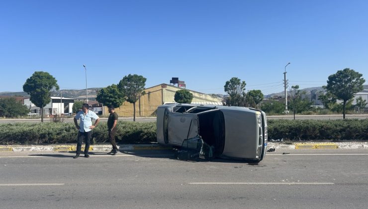 Sivas’ta Otomobil Devrildi: 2 Kişi Yaralandı