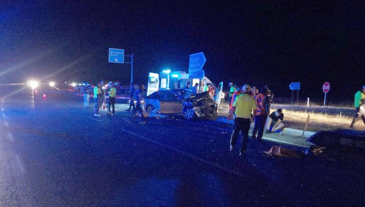 Sivas Kangal’da Trafik Kazası: Eski Bitlis Valisi Erol Karaömeroğlu ve 3 Kişi Yaralandı