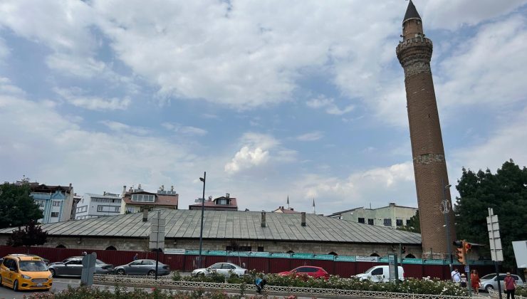Sivas Ulu Cami Restorasyon Nedeniyle İbadete Kapatıldı