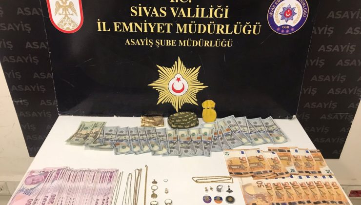 Sivas’ta Nitelikli Dolandırıcılık Operasyonu: 3 Şüpheli Yakalandı