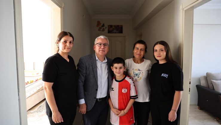 Sivas Valisi Yılmaz Şimşek’ten Çocuklara Moral Ziyareti