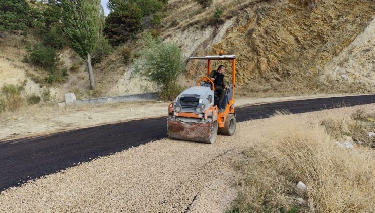 Koyulhisar’da 4 Kilometrelik Köy Yolu Asfaltlandı