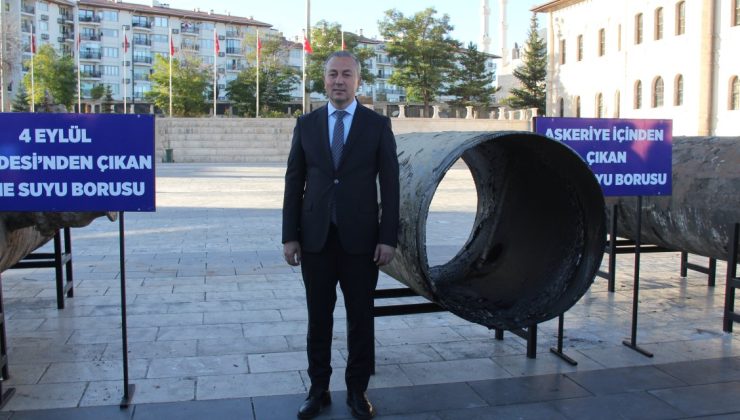 Sivas Belediyesi Çürüyen Su Borularını Sergiliyor: Altyapı Yenileniyor
