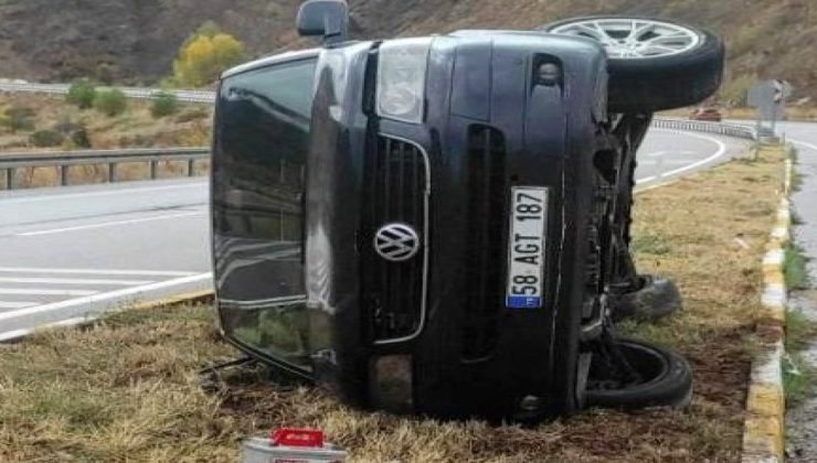 Sivas Koyulhisar’da Minibüs Devrildi: 2 Kişi Yaralandı