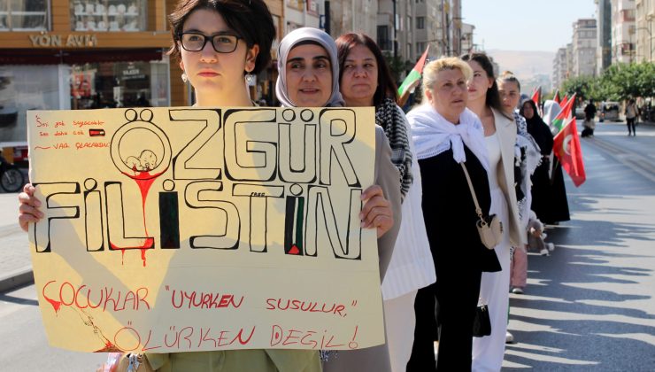 Sivas’ta AK Parti Kadın Kolları’ndan “İnsan Zinciri” — Gazze’nin İkinci Yıl Dönümünde Sessiz Çığlık