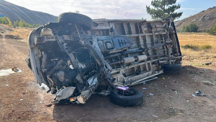 Sivas’ta Minibüs Kazasındaki Genç, Yaşam Savaşını Kaybetti