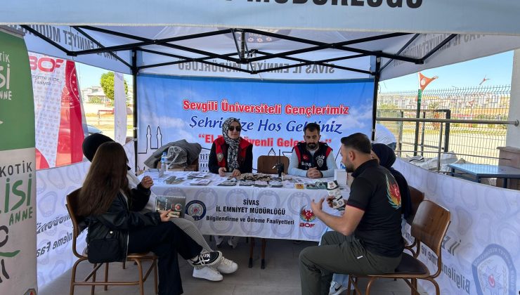 Sivas’ta Üniversitelilere “El Ele Güvenli Geleceğe” Projesi Kapsamında Terör ve Farkındalık Eğitimi
