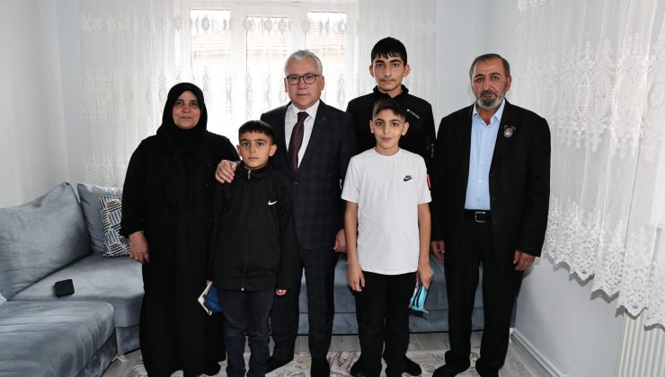 Vali Yılmaz Şimşek’ten Şehit Babasına Ziyaret: “Olayın Takipçisiyiz”