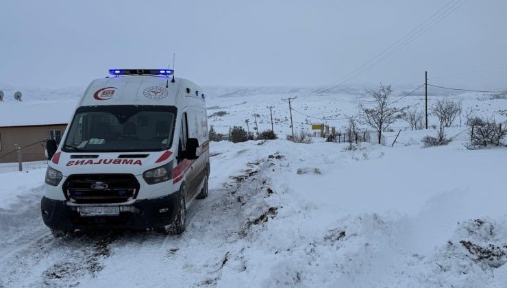 Divriği’de Yağbasan Köyü Yolunda 112 Hastaya Ulaştı
