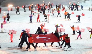 Sivas Yıldız Dağı’nda Kayak Sezonu Meşaleli Gösteriyle Açıldı