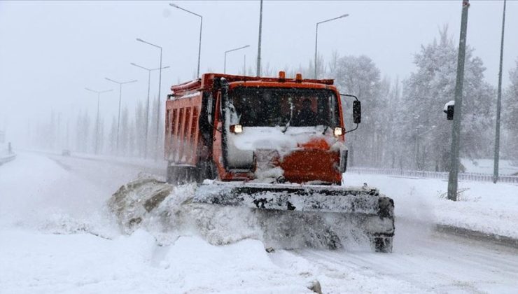 Sivas’ta Yoğun Kar ve Tipi Ulaşımı Vurdu: 145 Yerleşim Yerine Ulaşım Sağlanamıyor