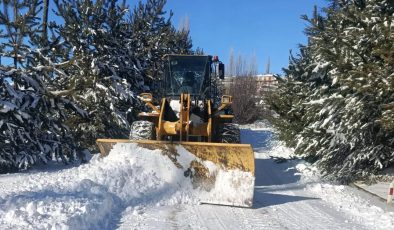 Sivas’ta 47 Yerleşim Yerinde Karla Mücadele Sürüyor