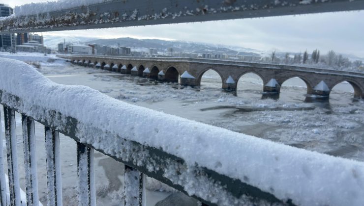 Sivas’ta Dondurucu Soğuk: Hava Eksi 19’a Düştü, Kızılırmak Nehri Buz Tuttu