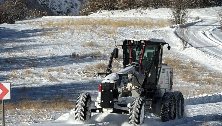 Sivas’ta Kar ve Tipi Ulaşımı Vurdu: 227 Yerleşim Yerinde Yollar Kapalı
