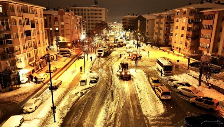 Sivas’ta Karla Mücadele Aralıksız Sürüyor