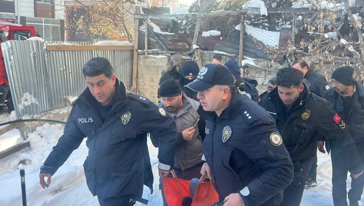 Sivas’ta Müstakil Ev Yangını: 90 Yaşındaki Adam Ağır Yaralandı