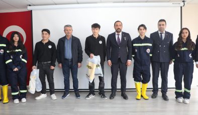 Sivas Ticaret Borsası’ndan Suşehri Tarım Lisesine Burs ve Ekipman Desteği