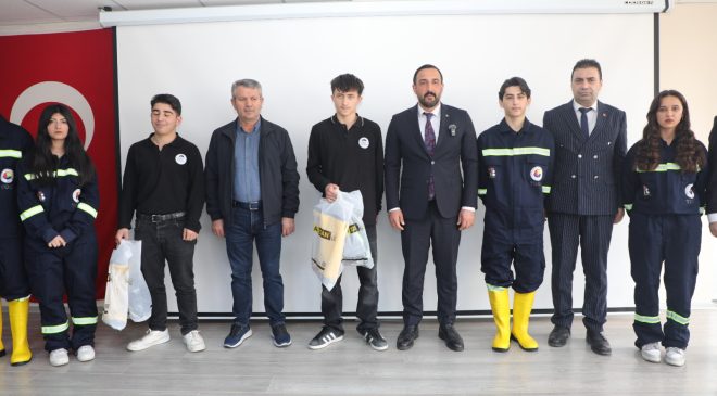 Sivas Ticaret Borsası’ndan Suşehri Tarım Lisesine Burs ve Ekipman Desteği