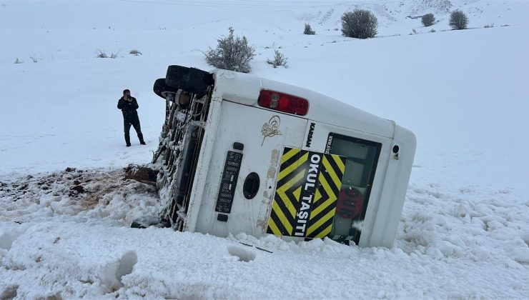 Sivas Yıldızeli’nde Öğrenci Servisi Devrildi: 14 Yaralı