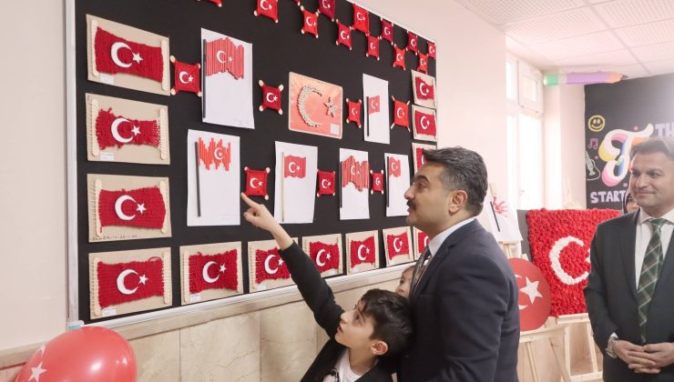 Sivas’ta Öğrencilerden Bayrak Sevgisi Temalı Anlamlı Etkinlik