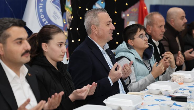 Başkan Adem Uzun, Mahallelilerle İftar Yaptı