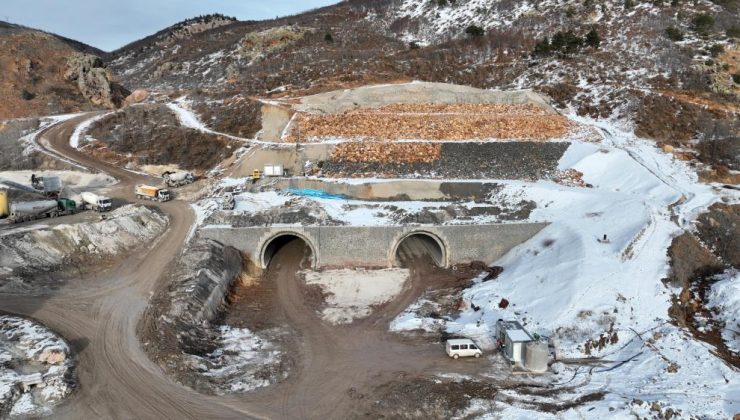 Sivas’ta 13 Yıldır Bitmeyen Tünel Tepki Çekiyor: Sürücüler Geminbeli’nde Yolda Kaldı