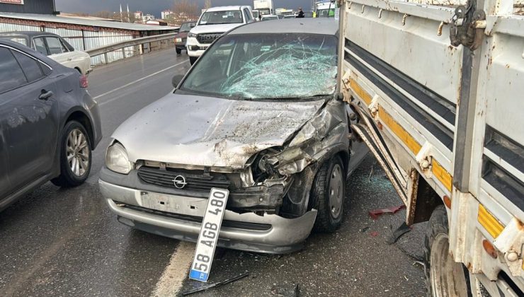 Sivas’ta Kaza: Kamyonet ile Otomobil Çarpıştı, 1 Yaralı